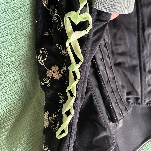 Fairy Corset with Flowers - Picture 2 of 4